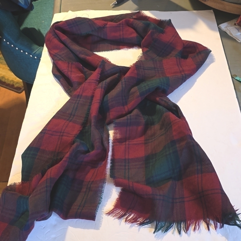 Lochcarron 100% Wool Burgundy red Tartan Plaid lighter weight Scarf Shawl Wrap